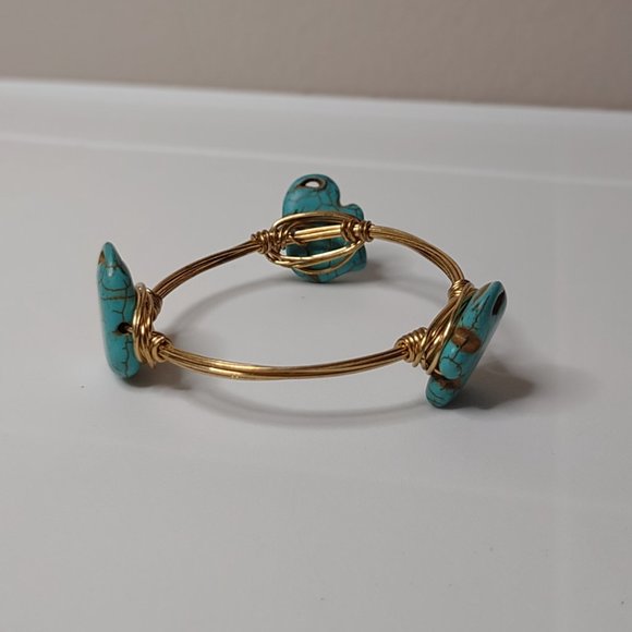 Very Small Gold Tone Wire And Blue Elephant Bracelet - Picture 2 of 10
